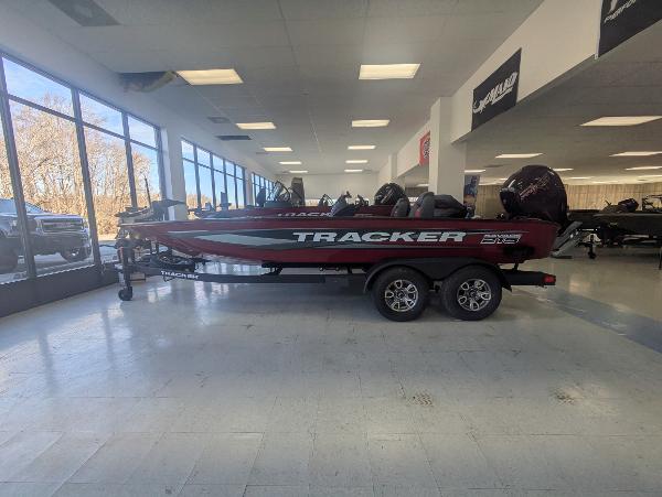 2025 Tracker Savage 215