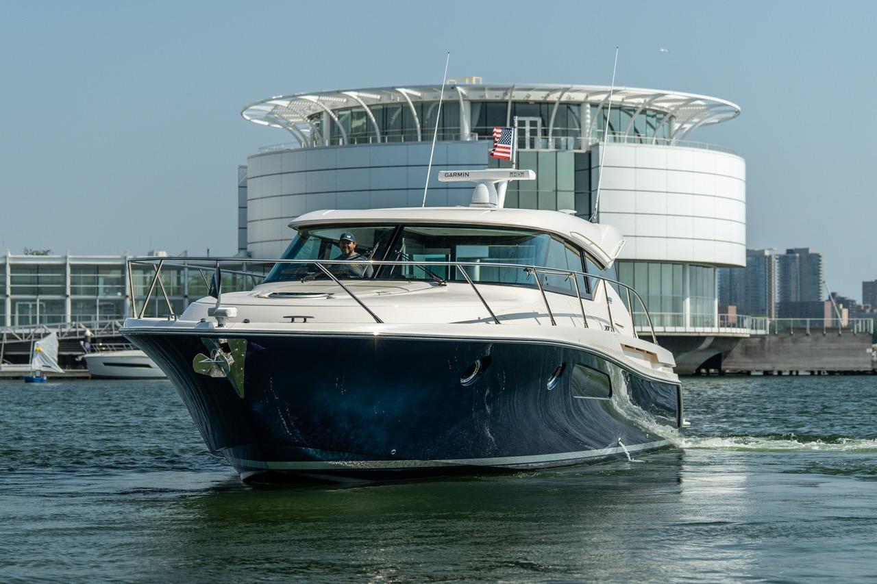 2017 Tiara Yachts C44 Coupe