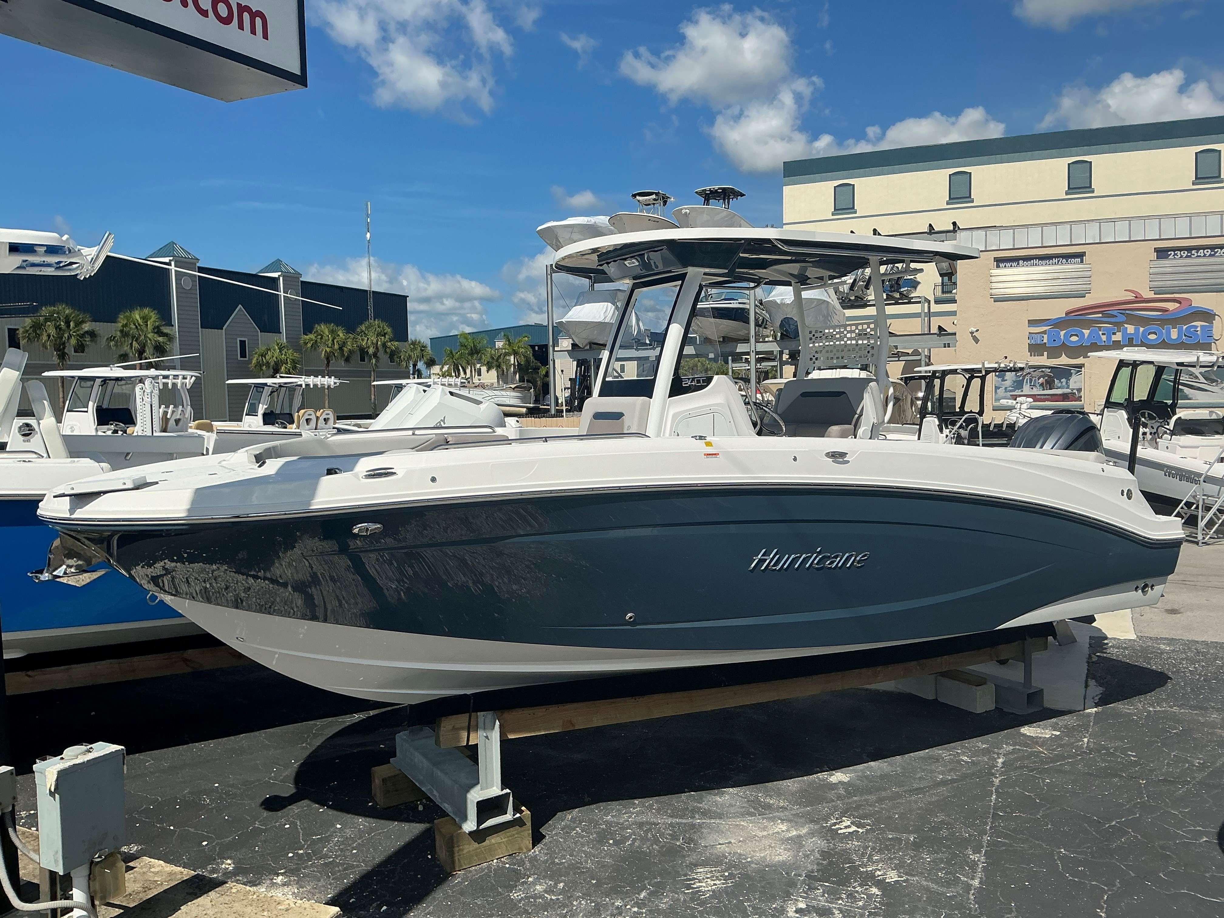 2025 Hurricane 24 CC