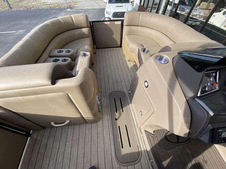 Vertex RC - Veranda Luxury Pontoon Boats