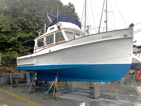 Grand Banks 32 Sedan 1966 Grand Banks 32 Sedan boat on dry dock.