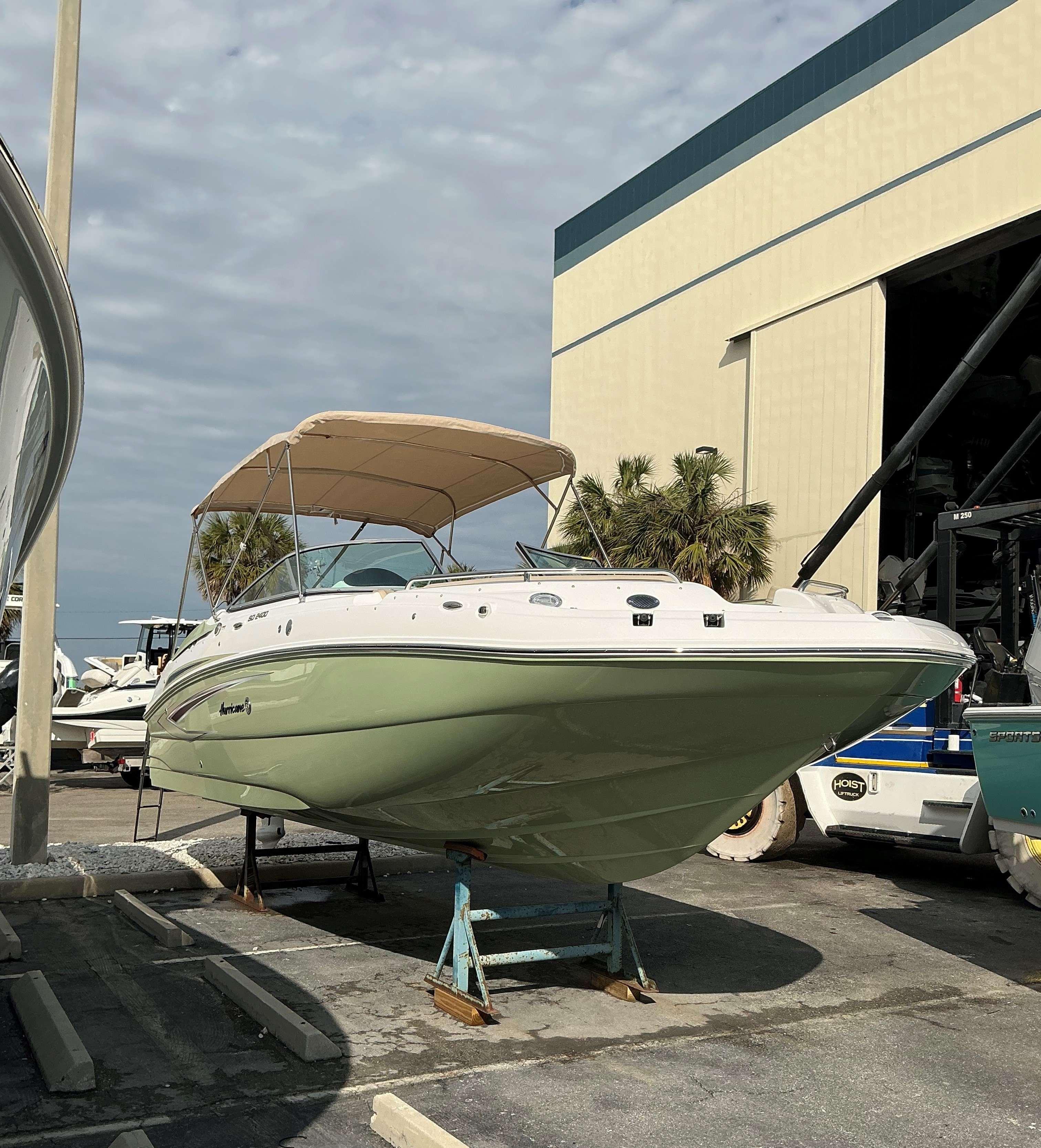 2025 Hurricane 2400 SD