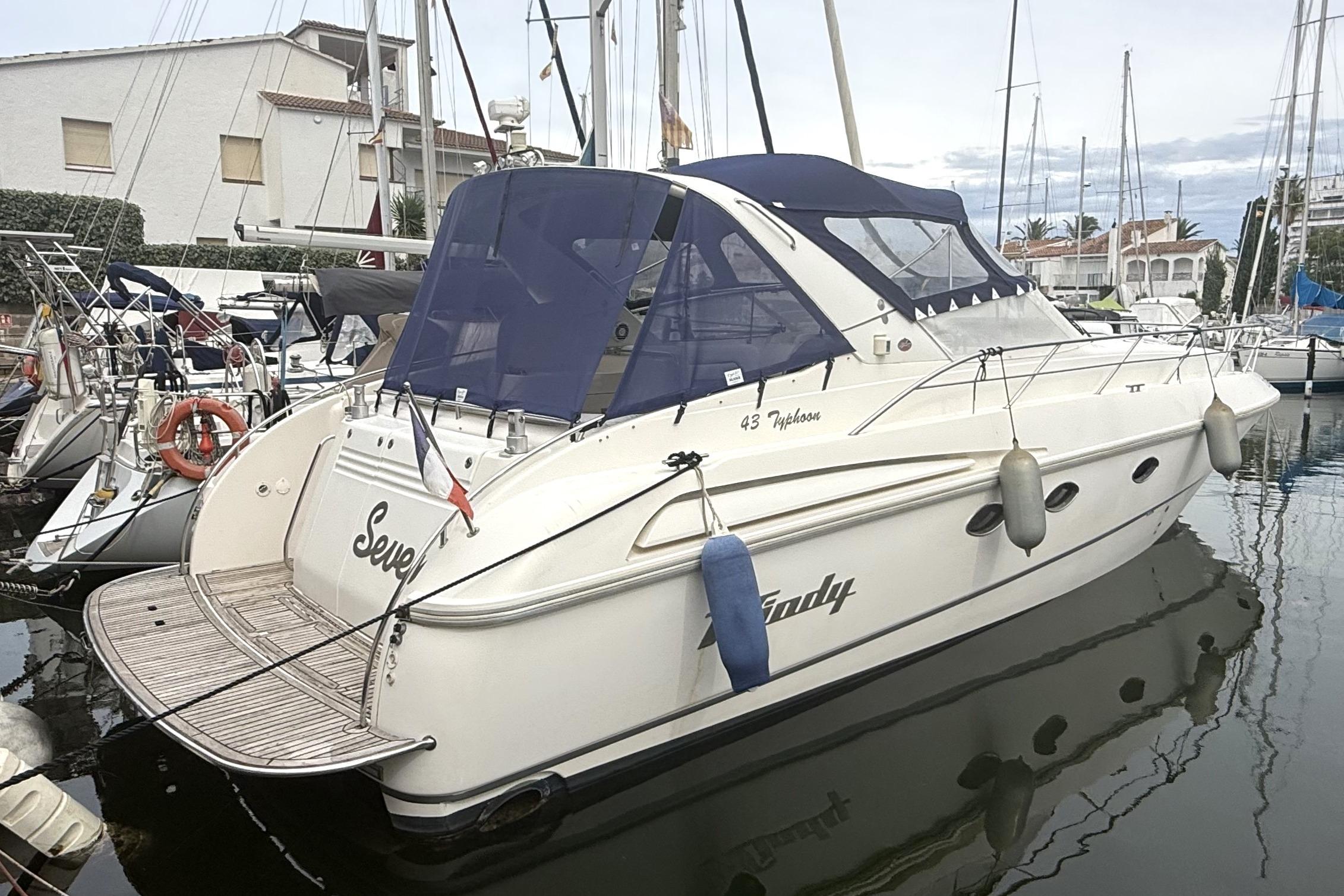 1997 Windy 43 Typhoon