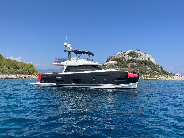Azimut Magellano 53