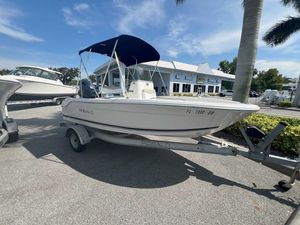 Robalo R16
