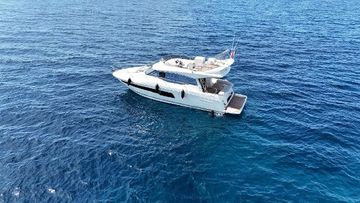 2023 Prestige 460