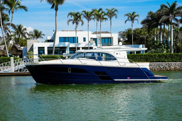 2025 Marex 330 Scandinavia