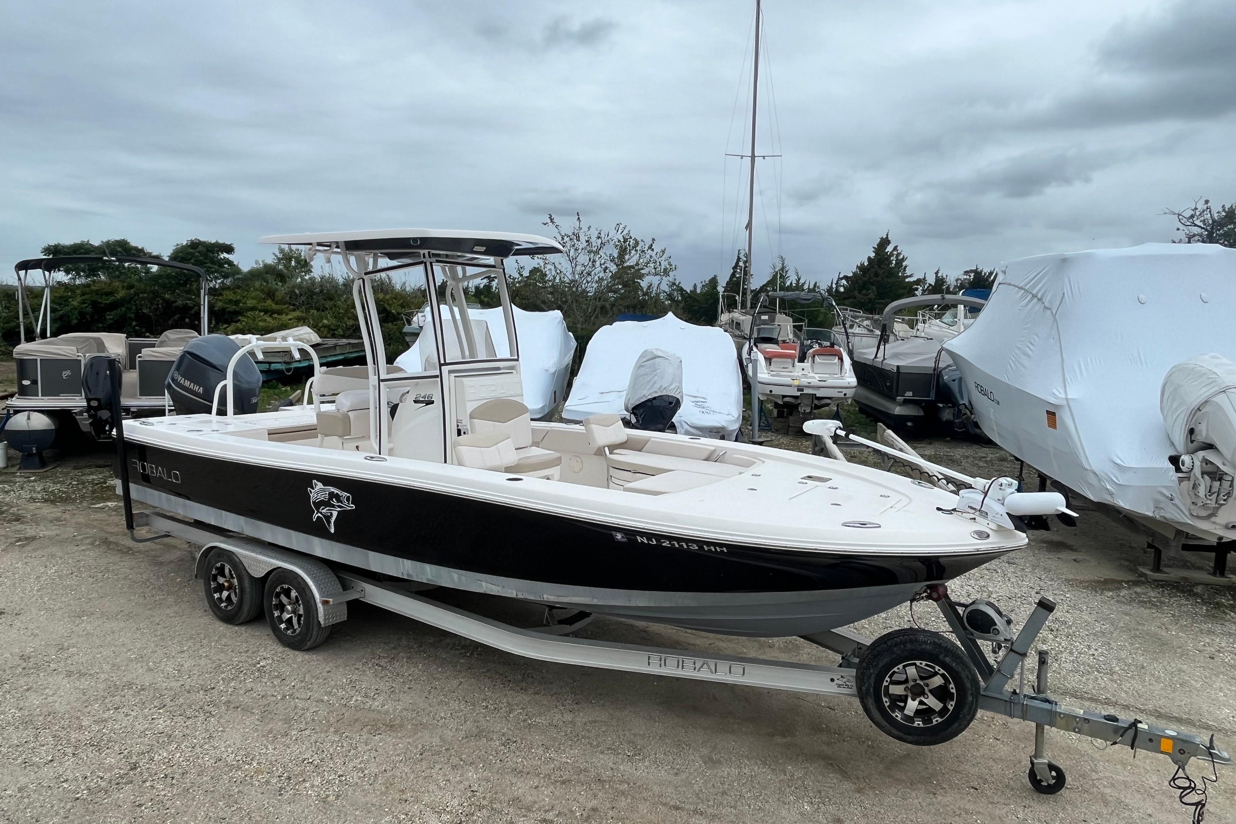 2016 Robalo 246 Cayman