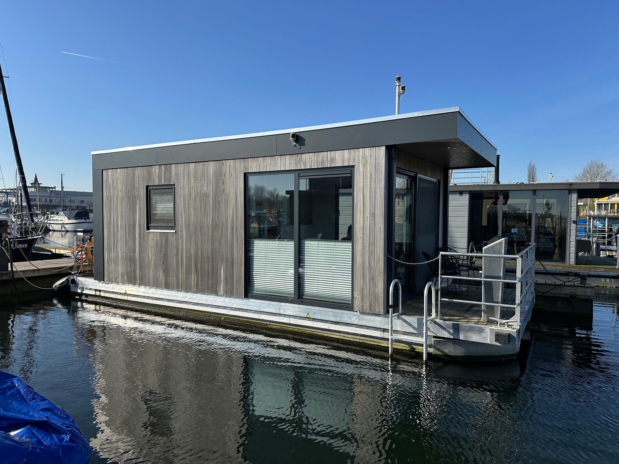 Gielissen Marin Home 32 Tiny Houseboat