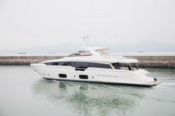 2017 Ferretti Yachts 960