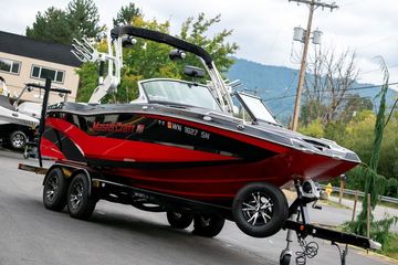 2017 MasterCraft XT20