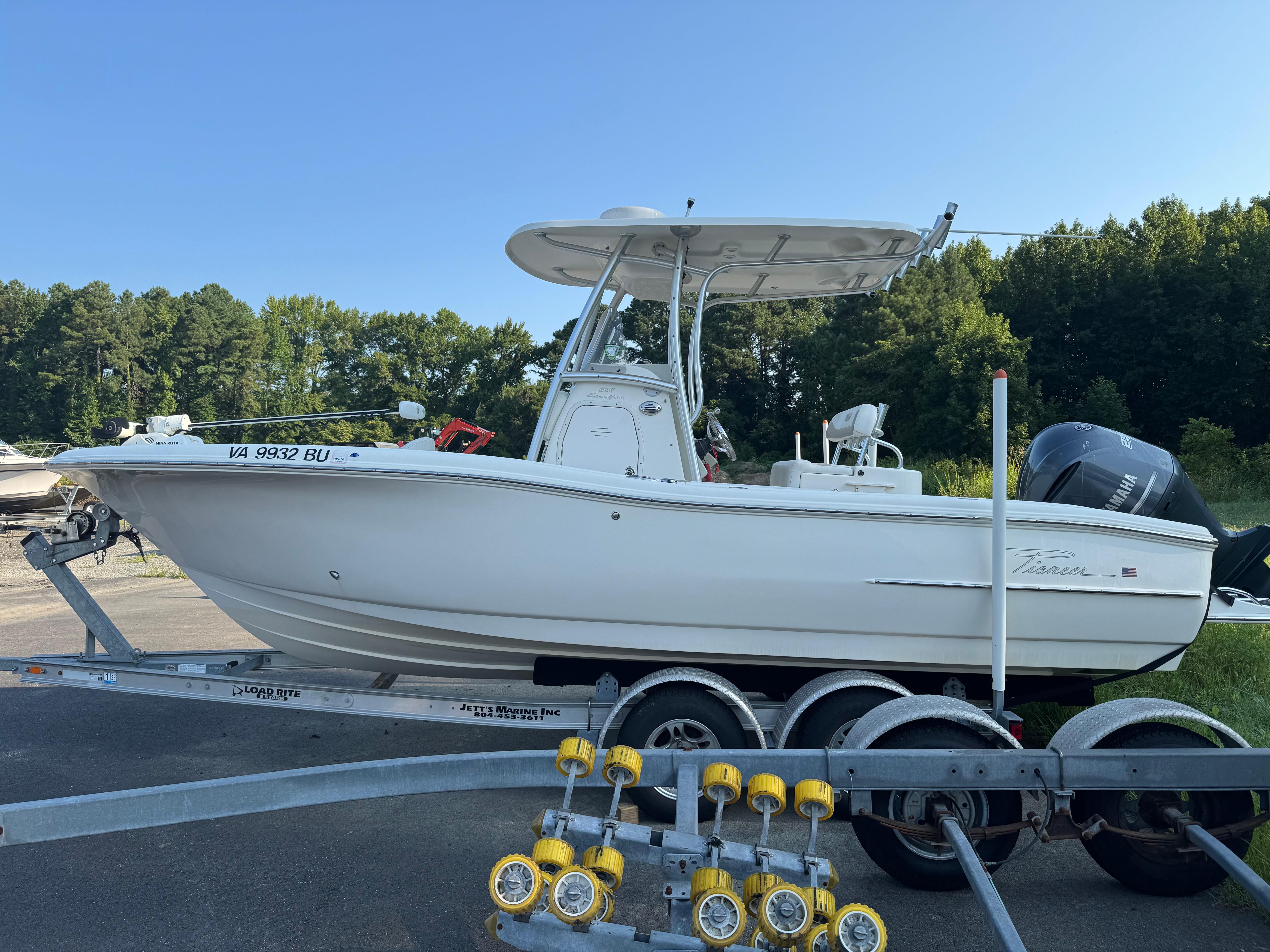 2014 Pioneer 222 Sportfish