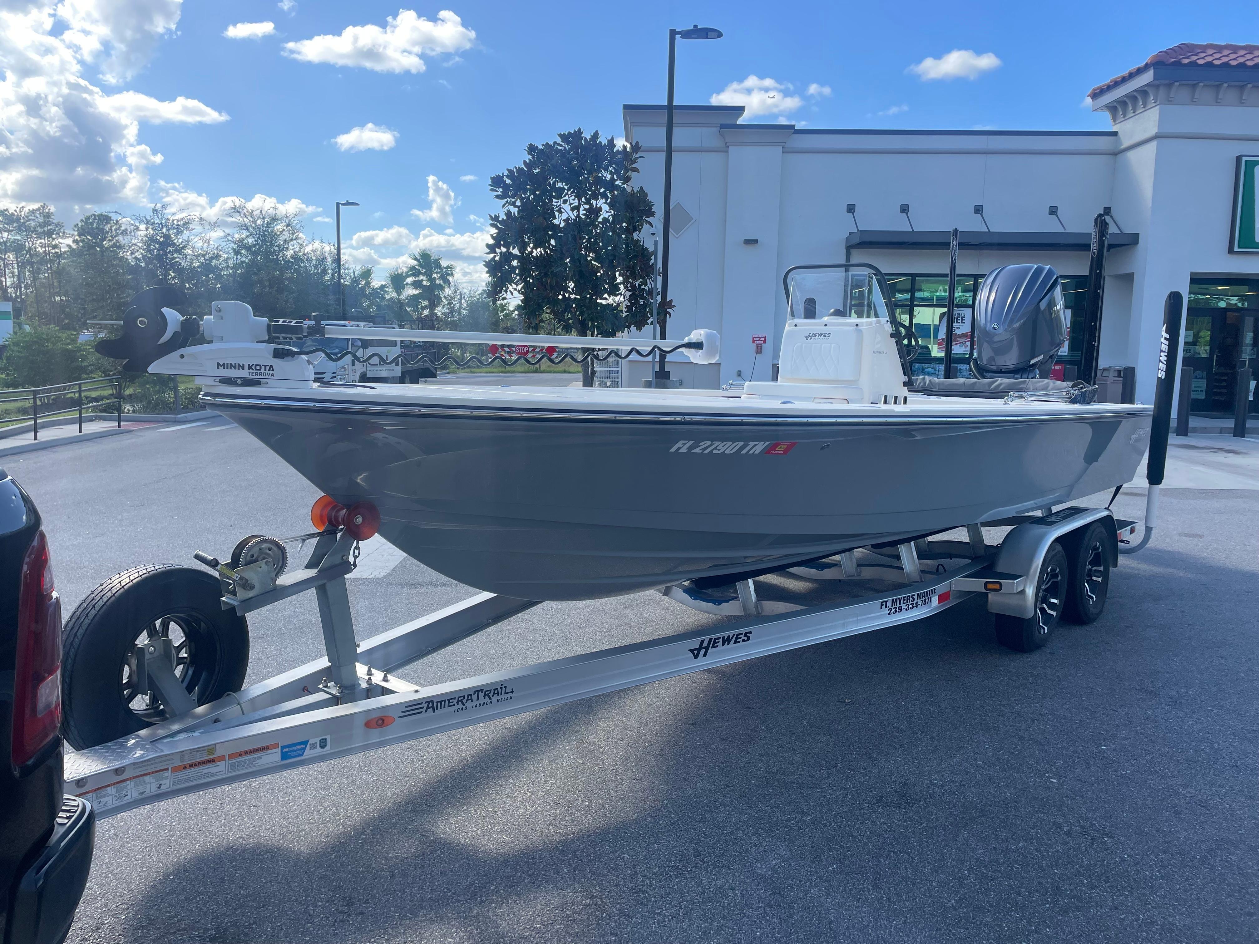 Hewes Redfisher 21
