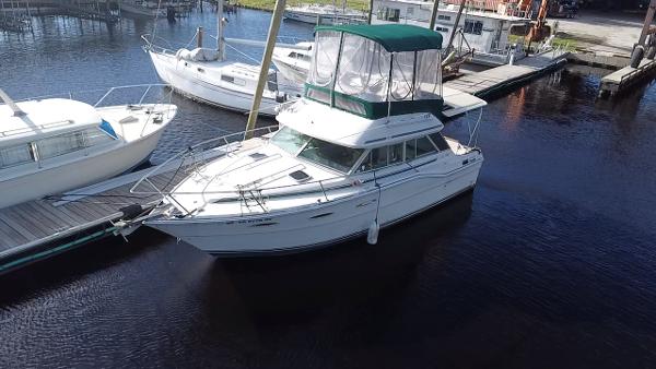 1987 Sea Ray 300 Sedan Bridge