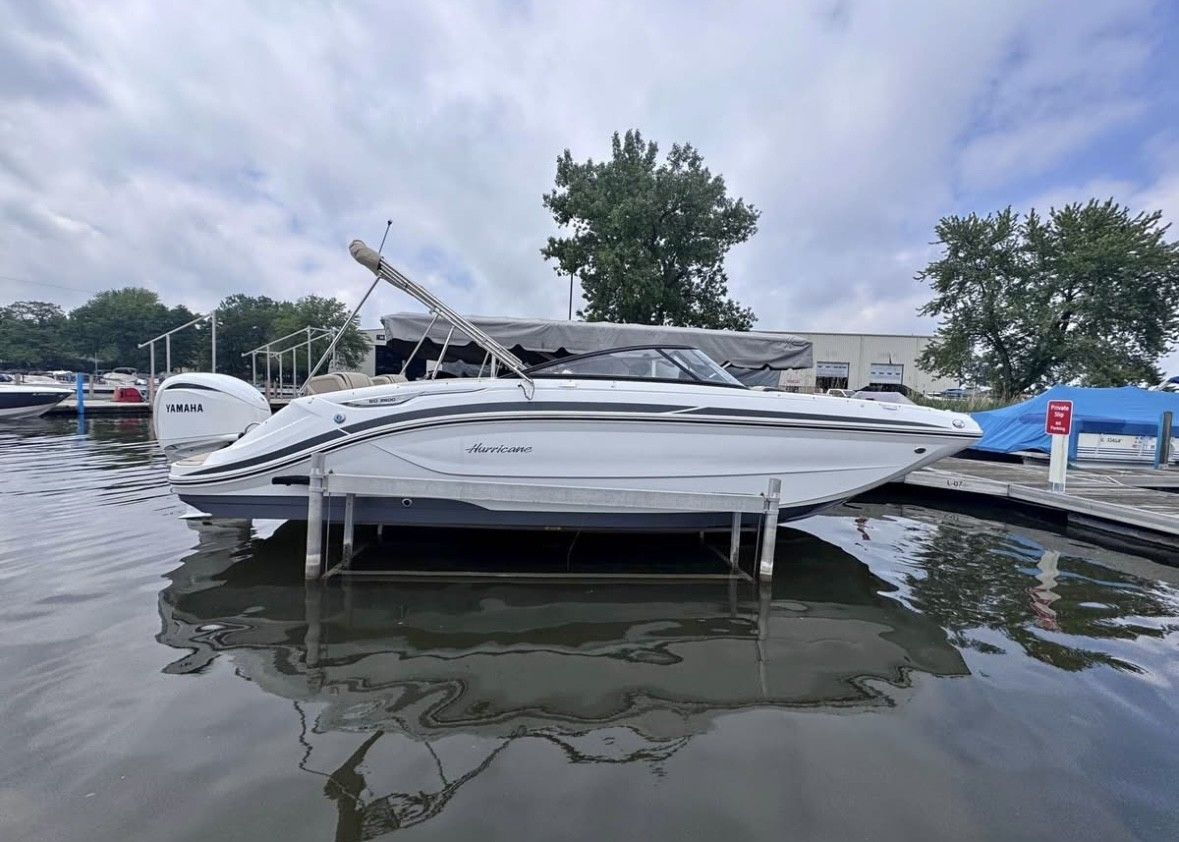 Hurricane SunDeck 2600 OB