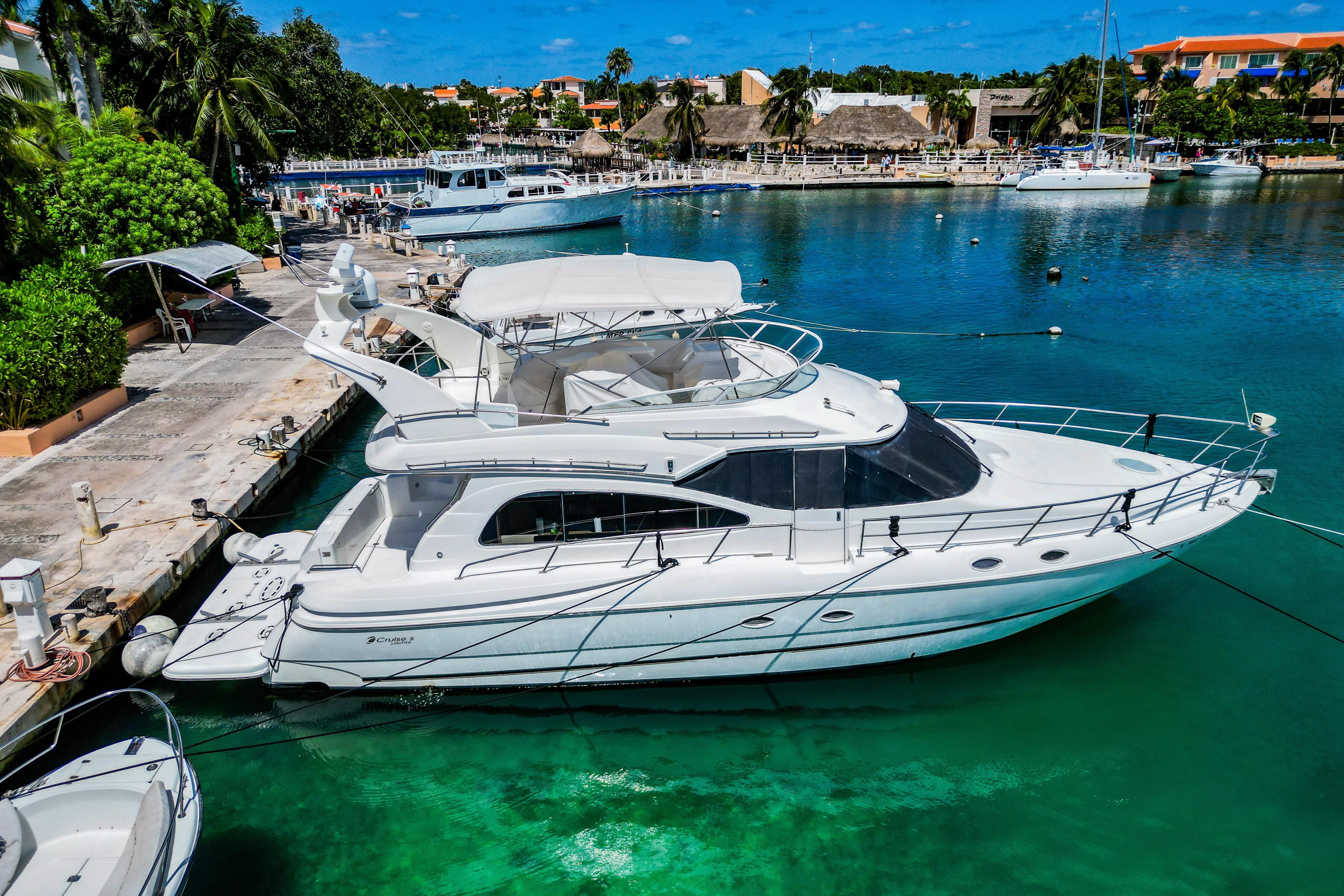 2001 Cruisers Yachts 5000 Sedan Sport