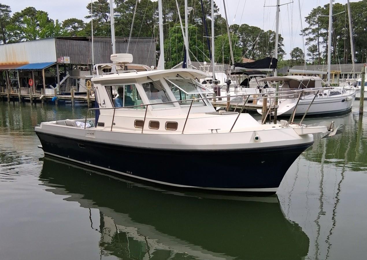2006 Albin 28 Tournament Express Flush Deck
