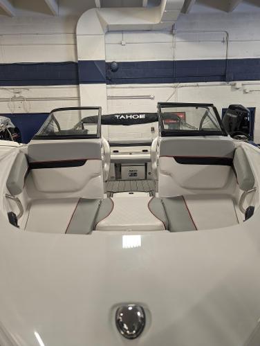 Tahoe 210 Si 2024 Tahoe 210 Si boat interior with sleek seating and modern design.