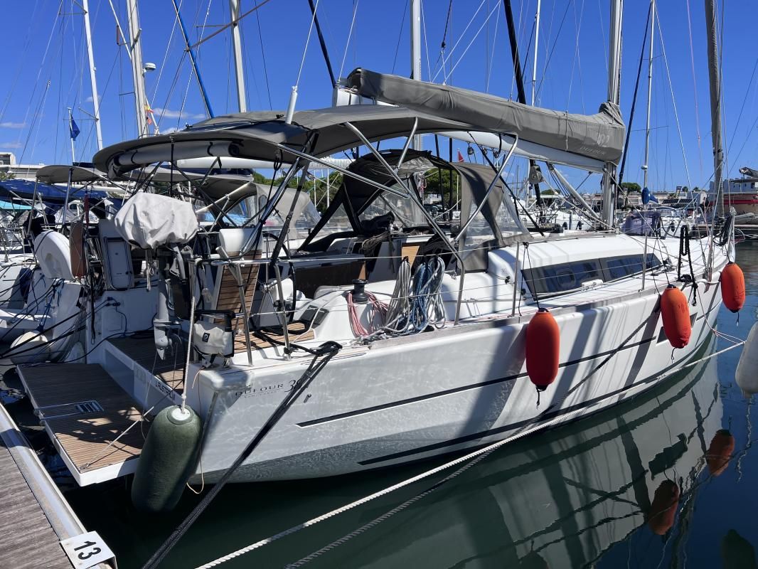 2018 Dufour 382