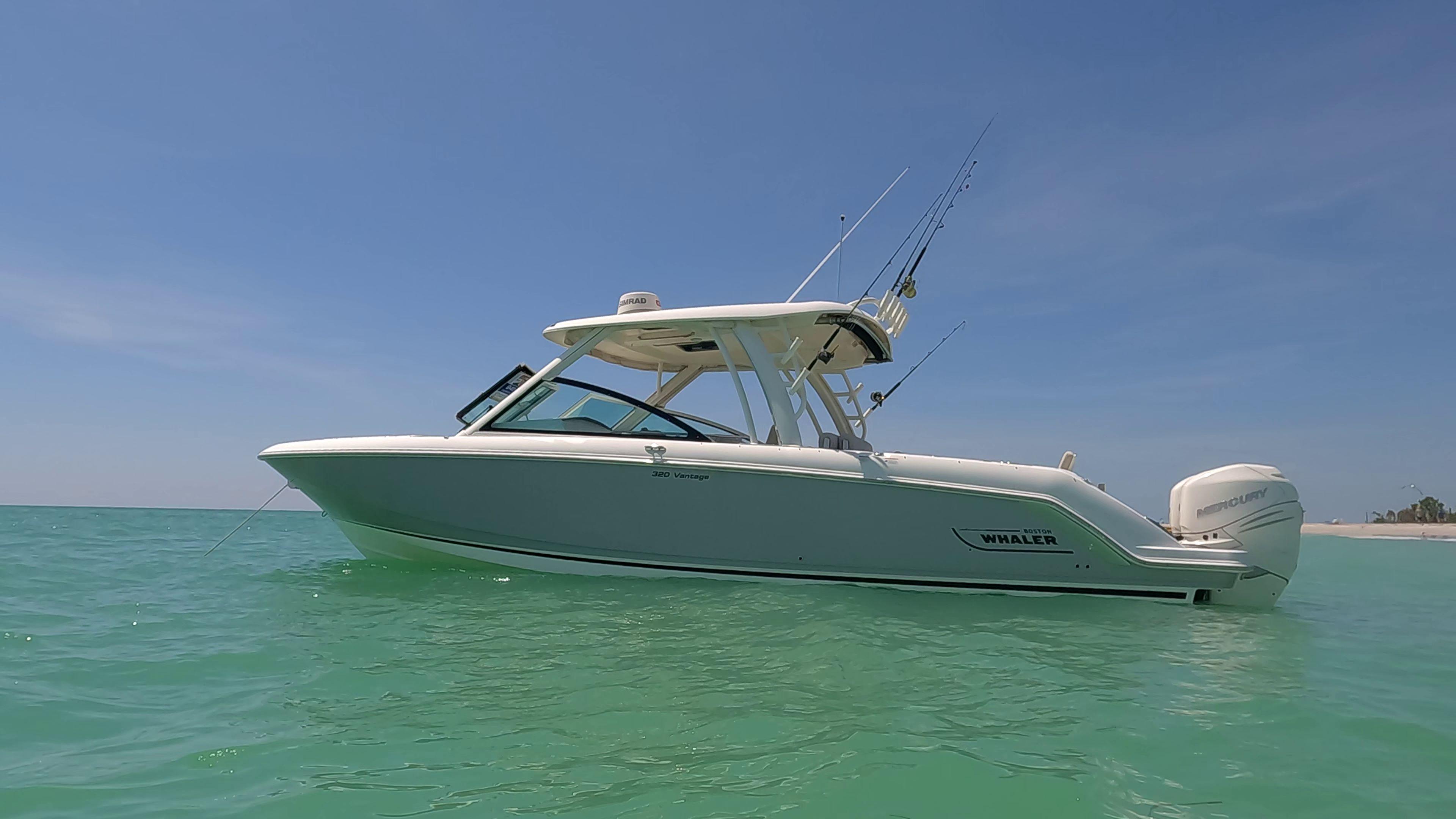 2017 Boston Whaler 320 Vantage