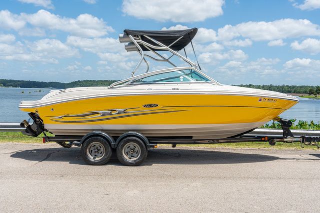 2005 Sea Ray 220