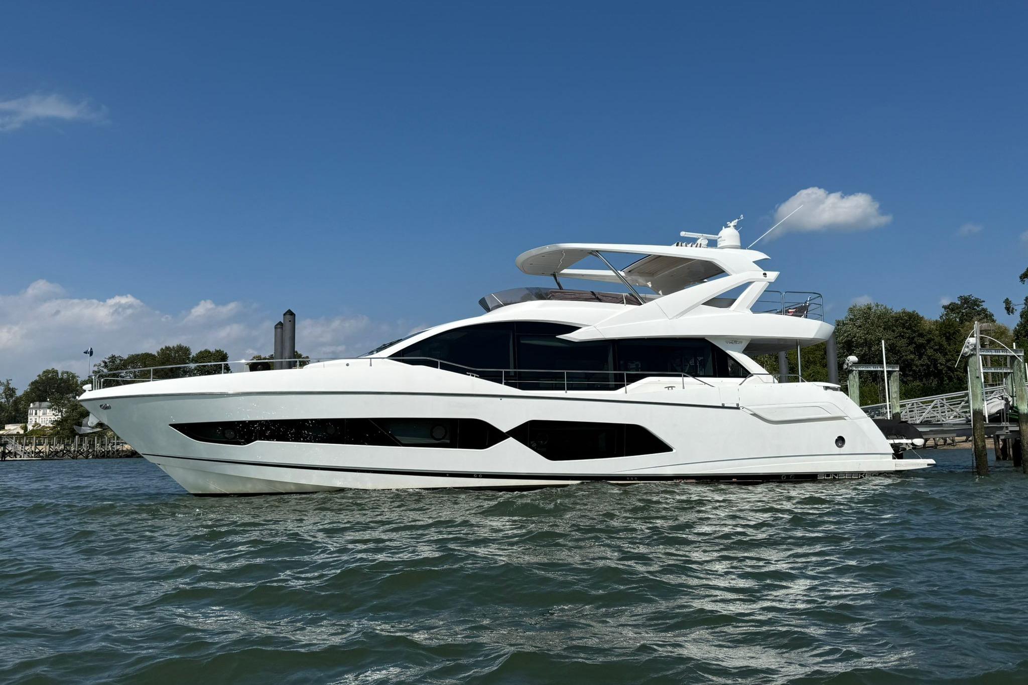 2021 Sunseeker 76 Yacht