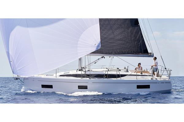 2025 Bavaria C38