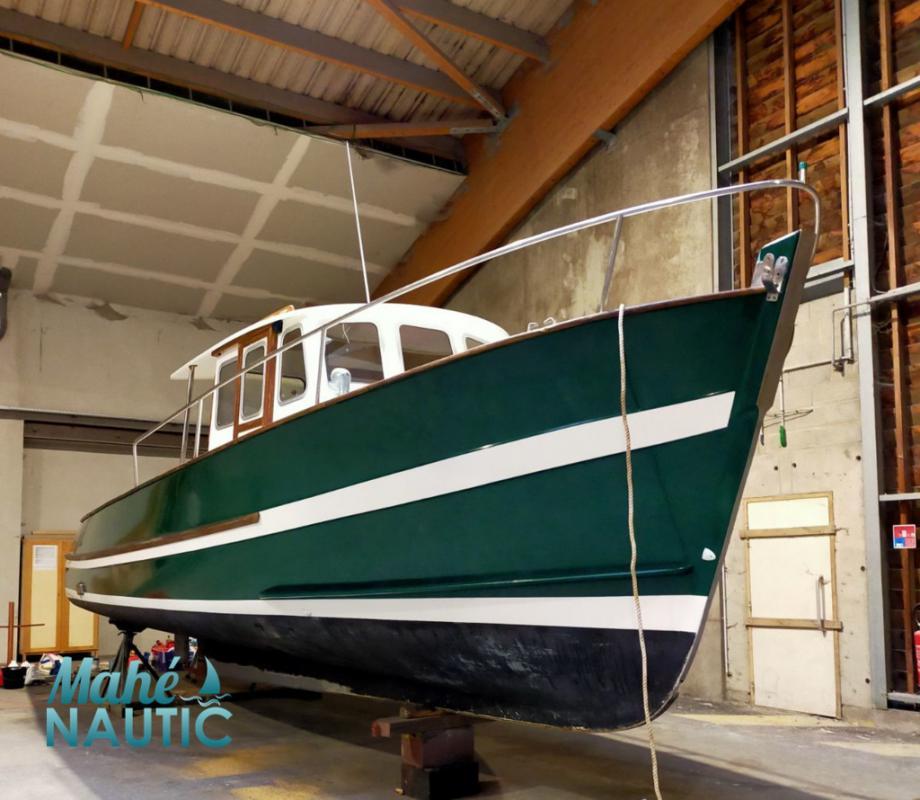 2001 Rhea 900
