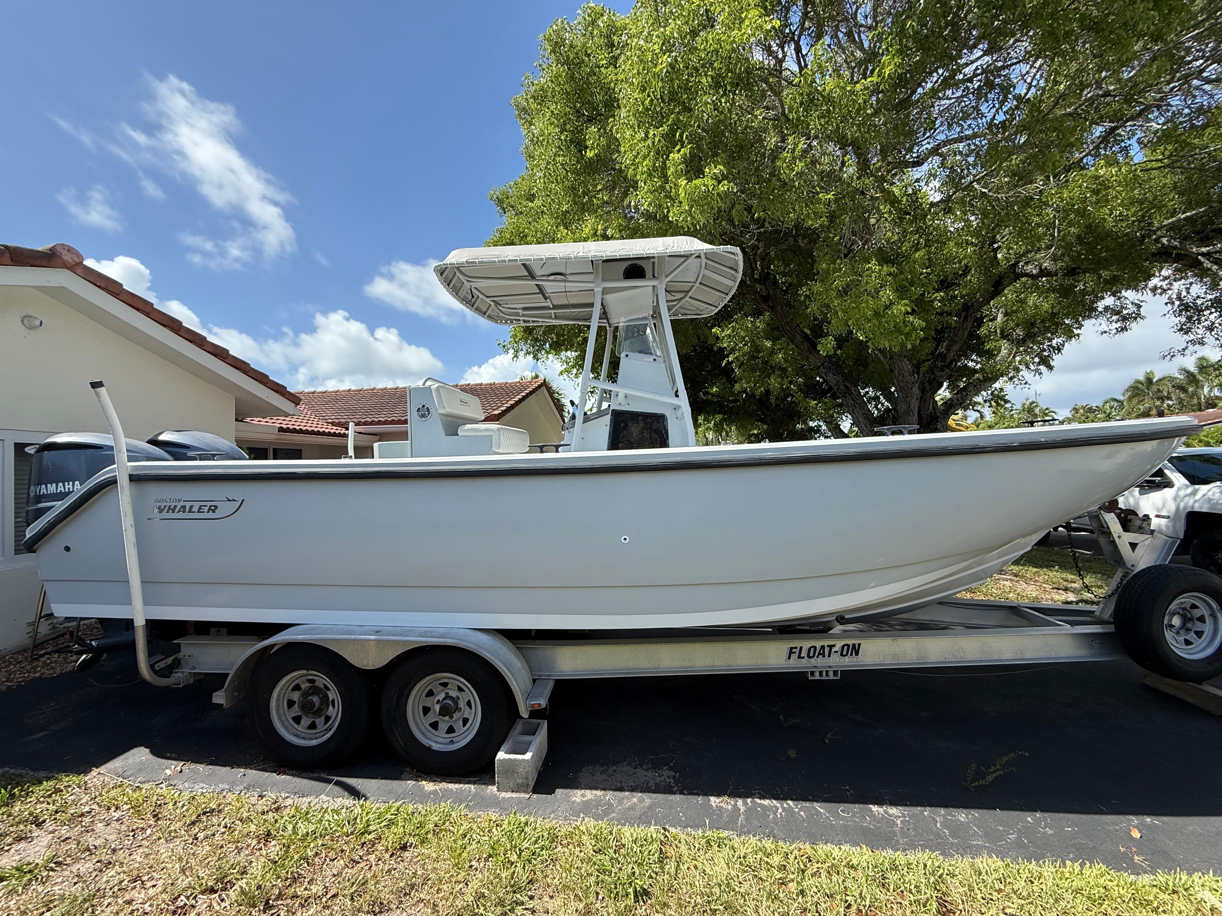 2005 Boston Whaler 260 Outrage