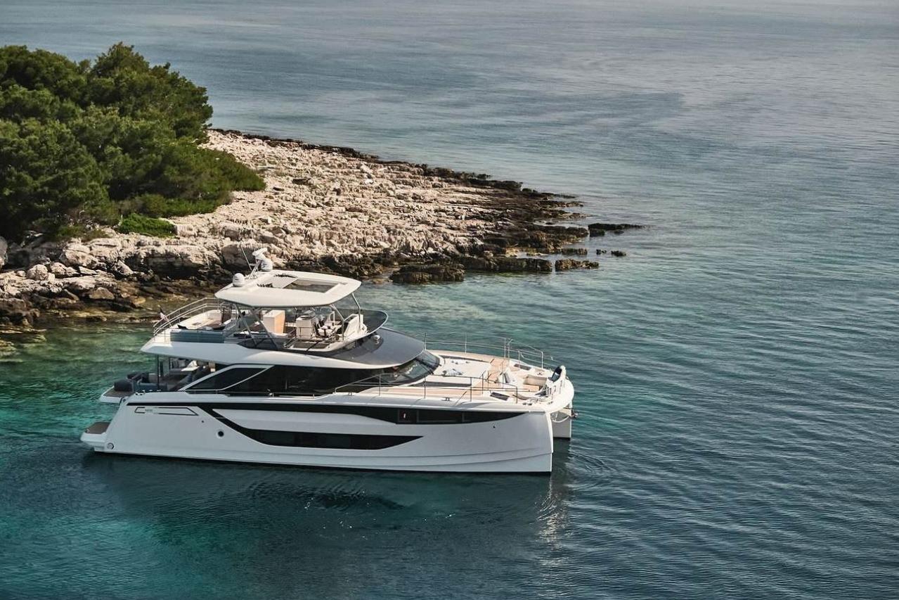Prestige M8 M8 - https://globe-sailing.com/en/home/