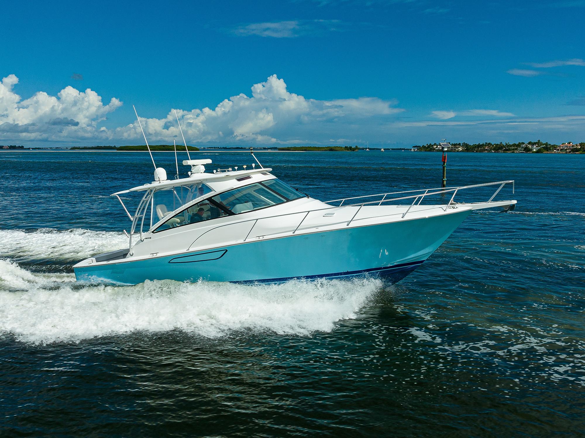 Viking 42 Convertible - Power & Motoryacht