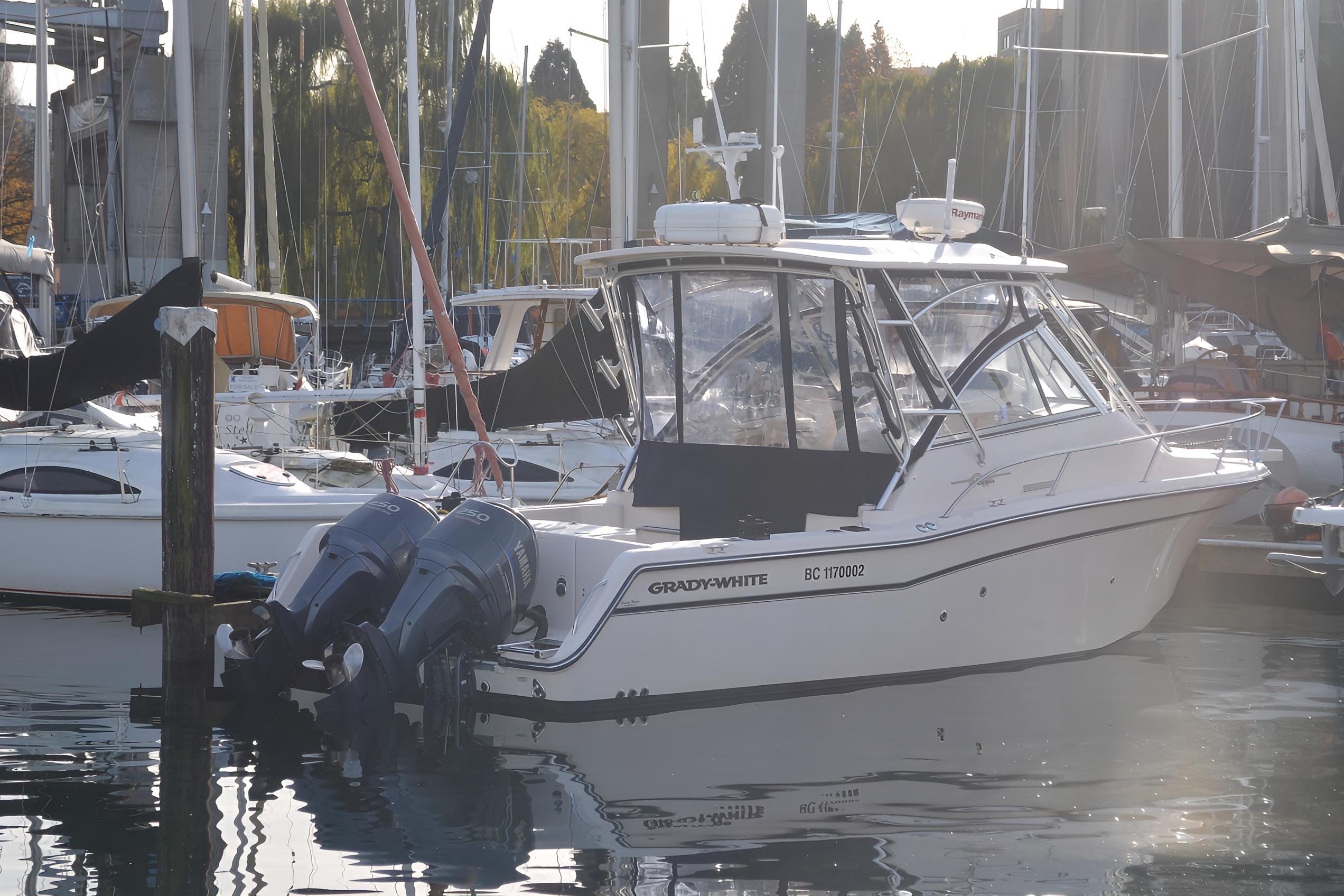 2007 Grady-White Express 305