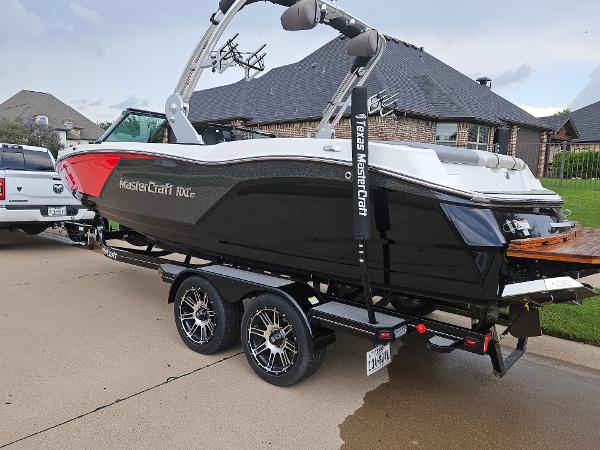 MasterCraft NXT22 2018 MasterCraft NXT22 boat on trailer, parked in residential area.