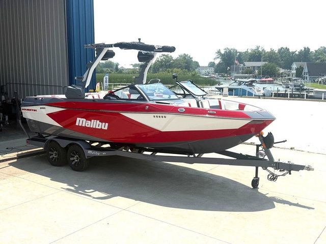 2025 Malibu 23 LSV