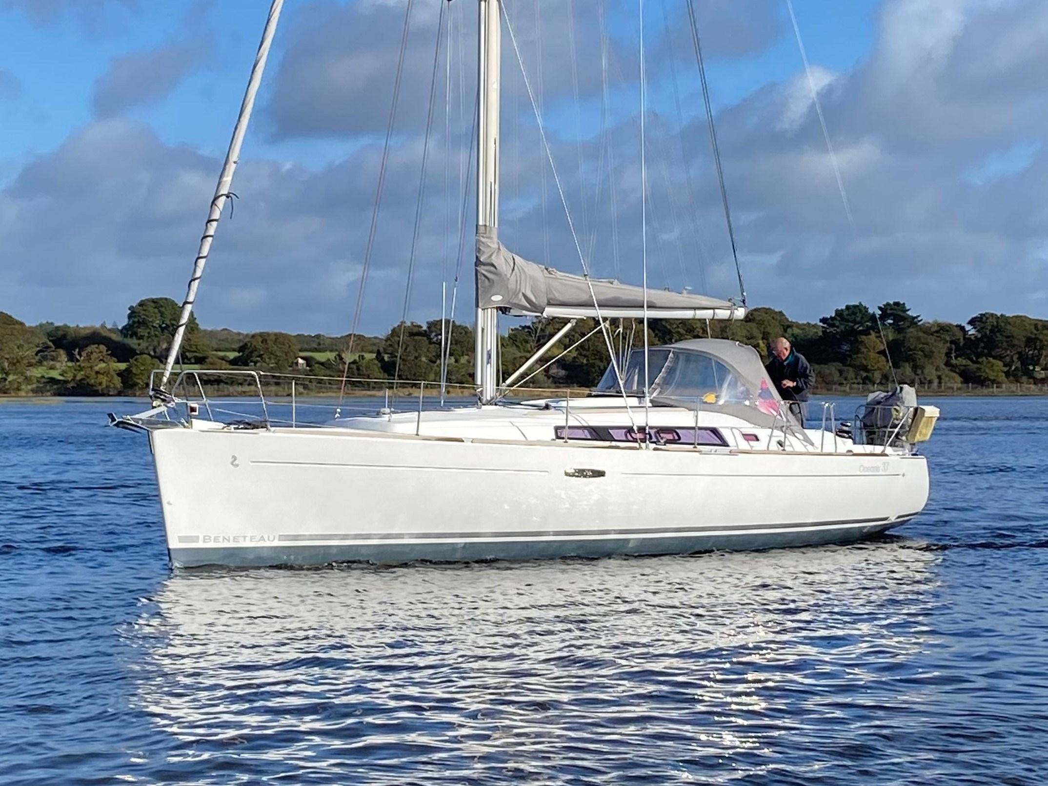 2010 Beneteau Oceanis 37