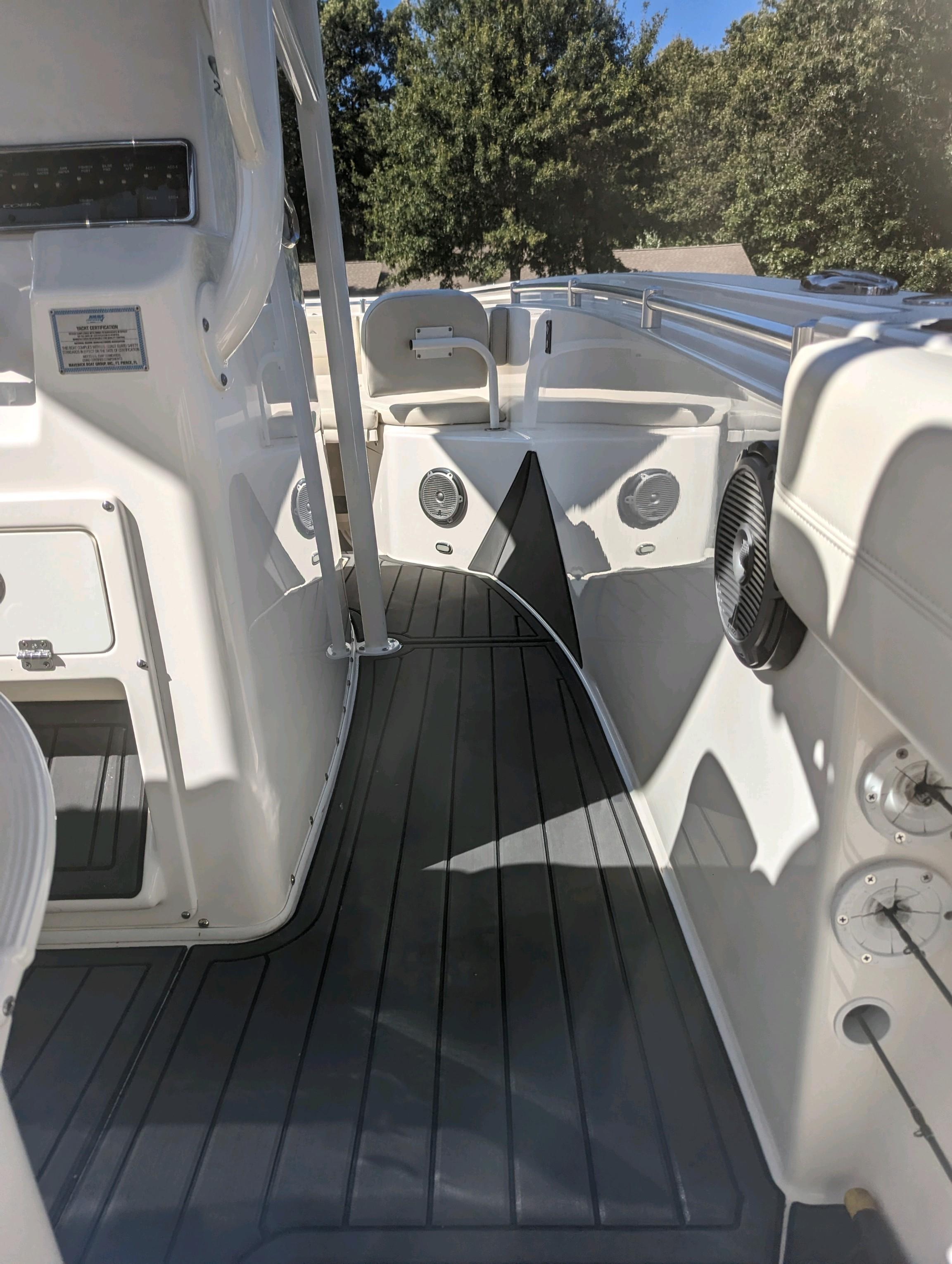 2019 Cobia 277 Center Console
