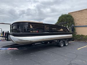 Barletta LUSSO 23UCTT 2022 Barletta LUSSO 23UCTT pontoon boat on trailer, parked outdoors.