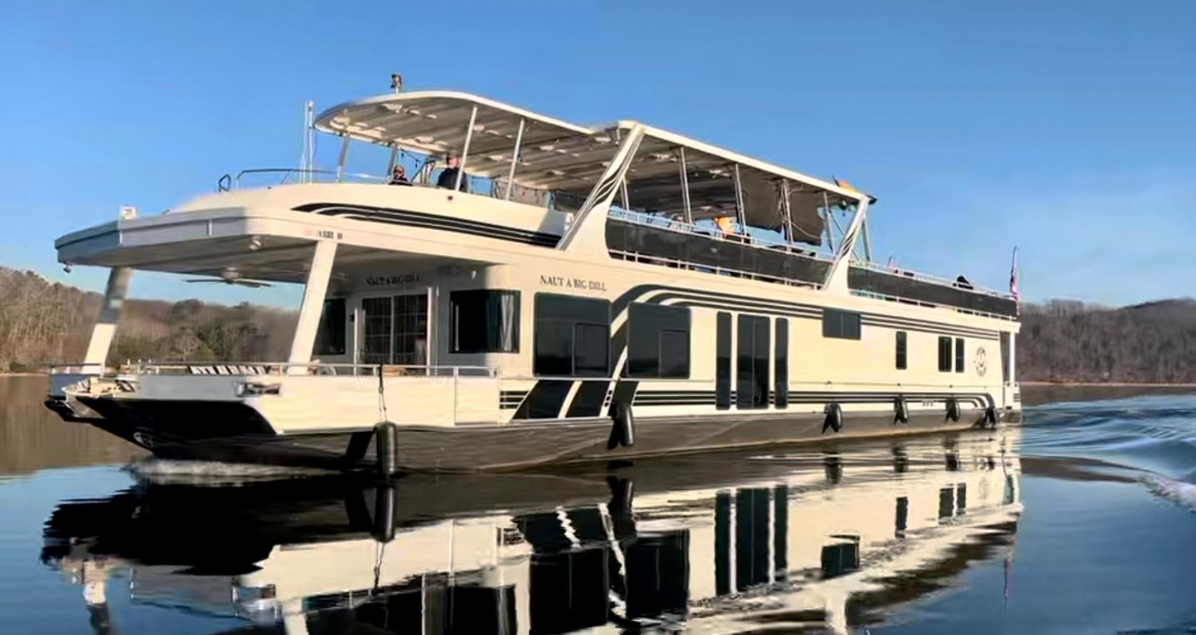 Summerset Houseboats 90x18 2005 Summerset Houseboats 90x18 model cruising on a calm lake under clear blue skies.