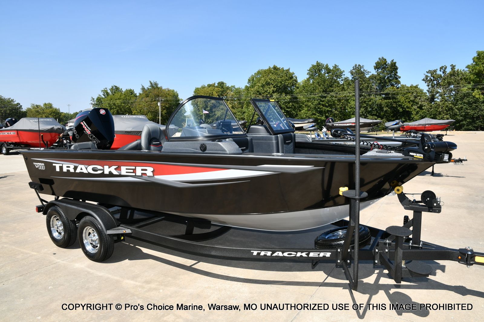 Tracker TARGA V-18 Combo w/200HP Pro-XS