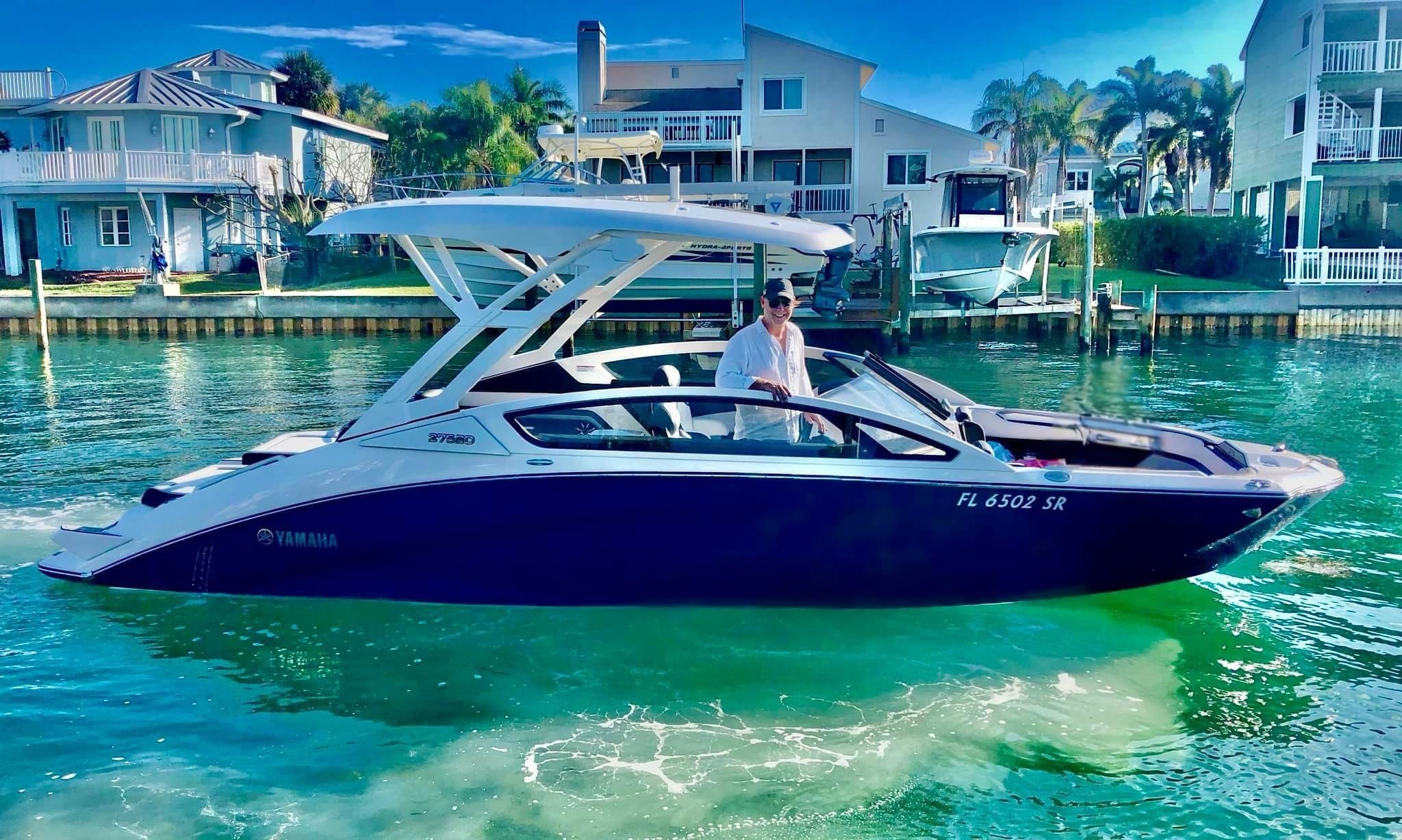 Yamaha Boats 275 SD 2020 Yamaha Boats 275 SD cruising in a scenic waterfront setting.