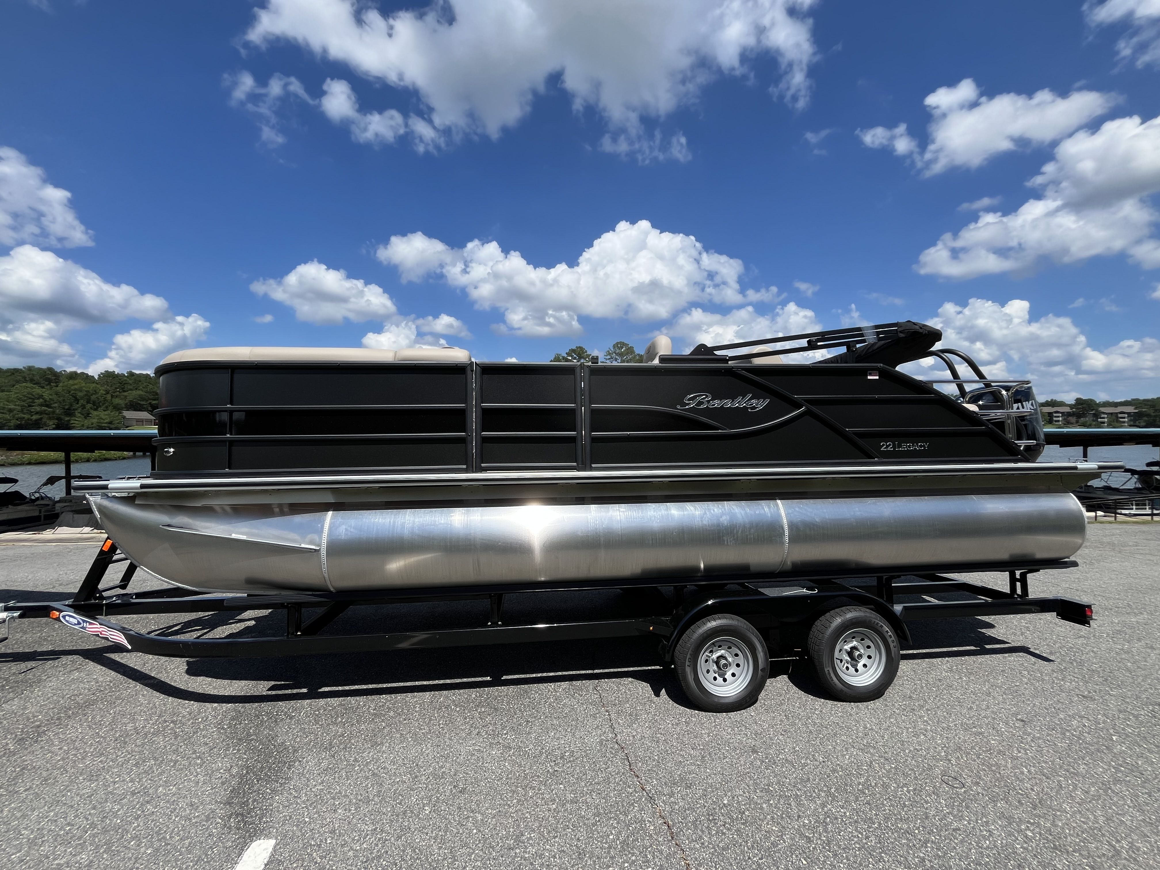 2026 Bentley Pontoons Legacy 223 Swingback 3/4 Tube