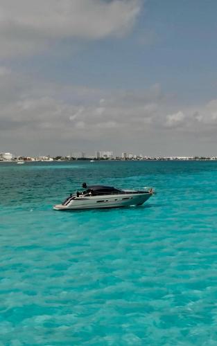 Pershing 56