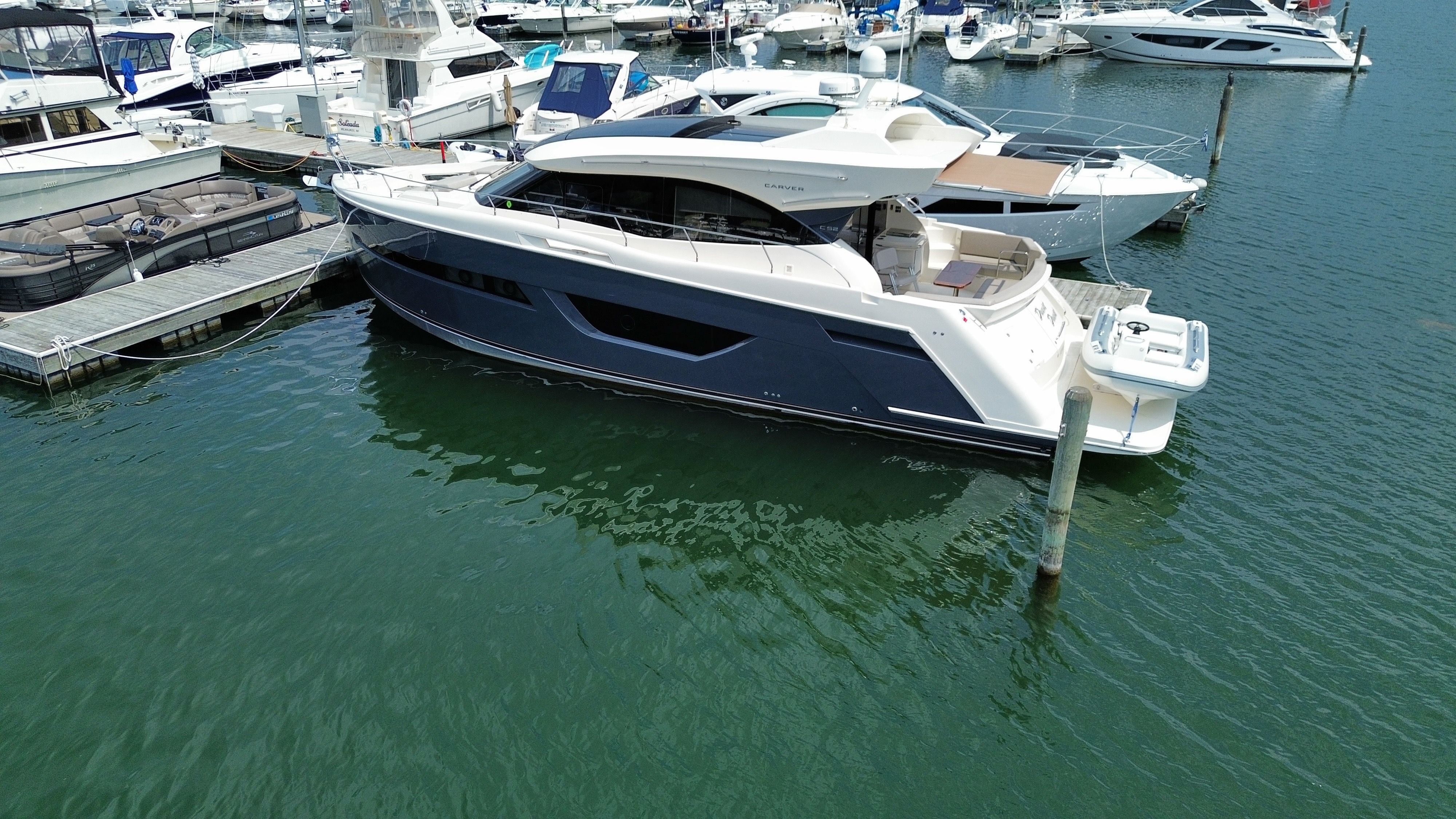 2018 Carver C52 Coupe