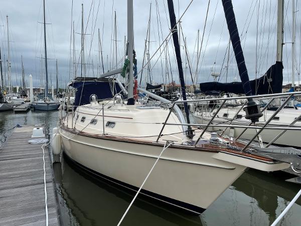 Island Packet 370 2008 Island Packet 370 sailboat docked in a marina, surrounded by other vessels.