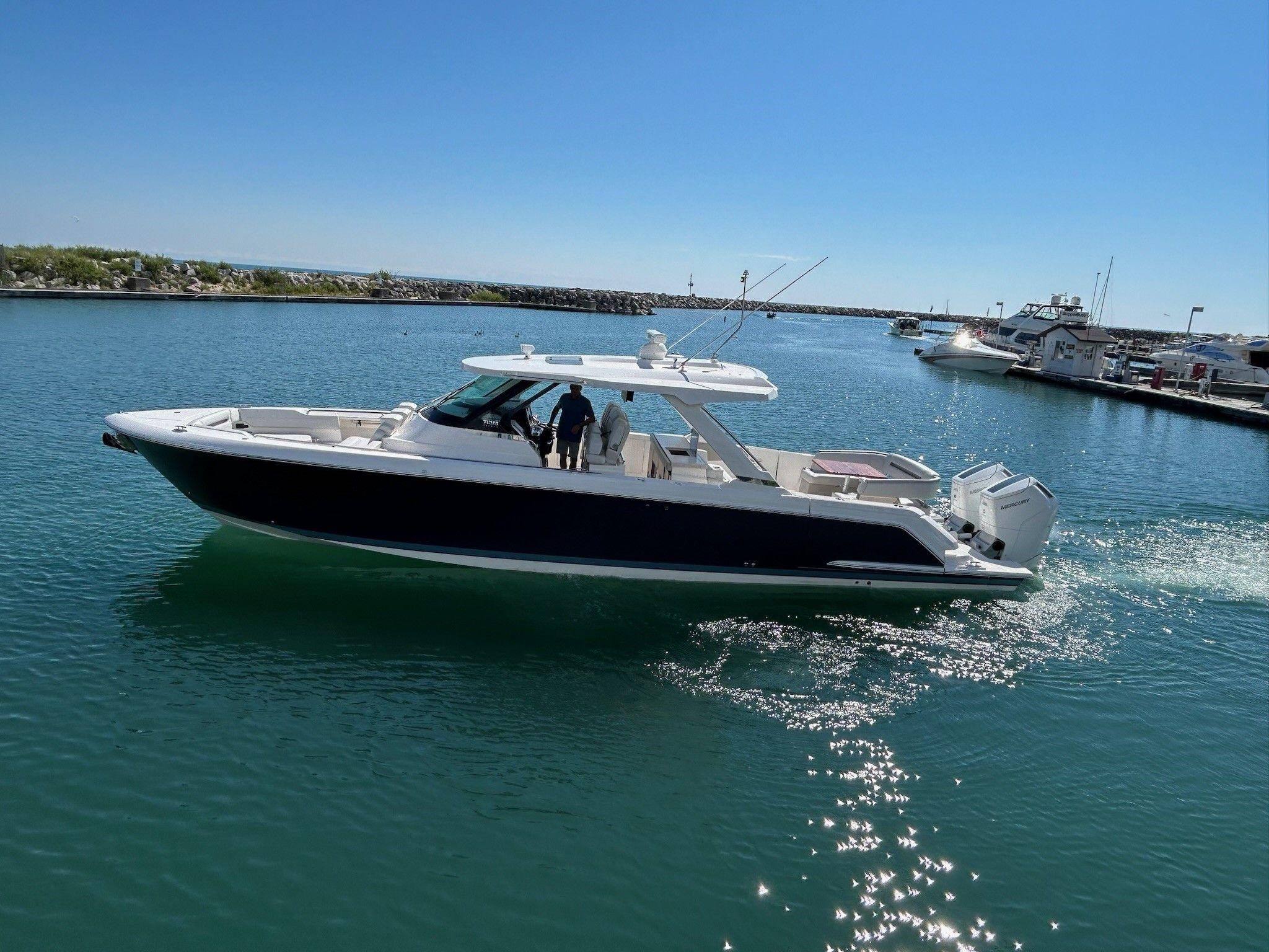 2025 Tiara Yachts 43LS