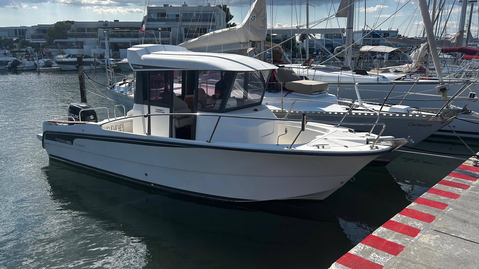 Ocqueteau Ostrea 800 2019 Ocqueteau Ostrea 800 boat docked in a marina, surrounded by other vessels.