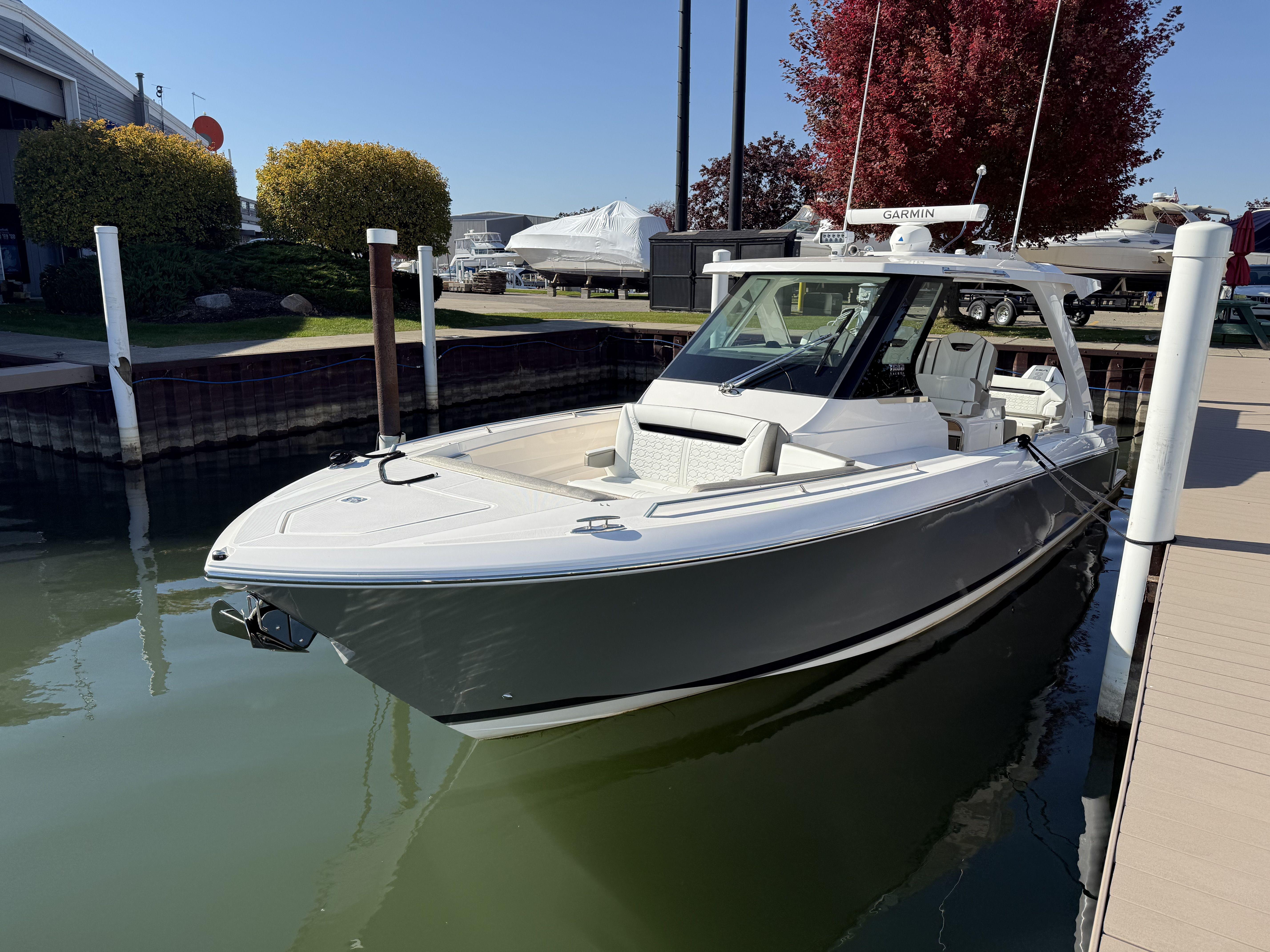 2025 Tiara Yachts 34LS