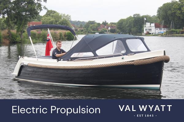 2025 Interboat Intender 700 Electric