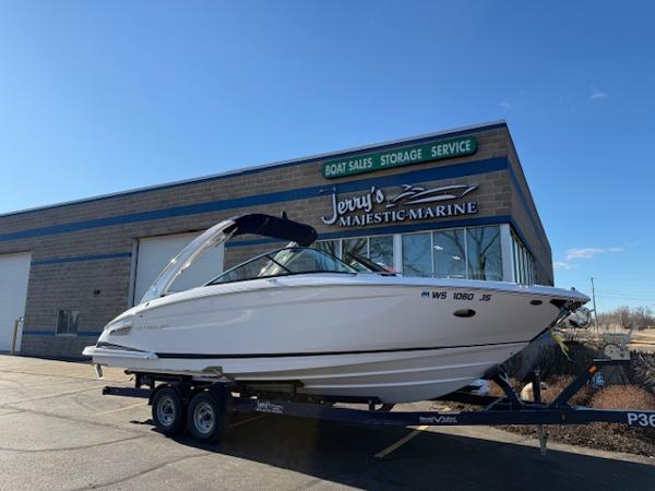 Regal 2800 Bowrider 2016 Regal 2800 Bowrider boat on trailer at Jerry's Majestic Marine.