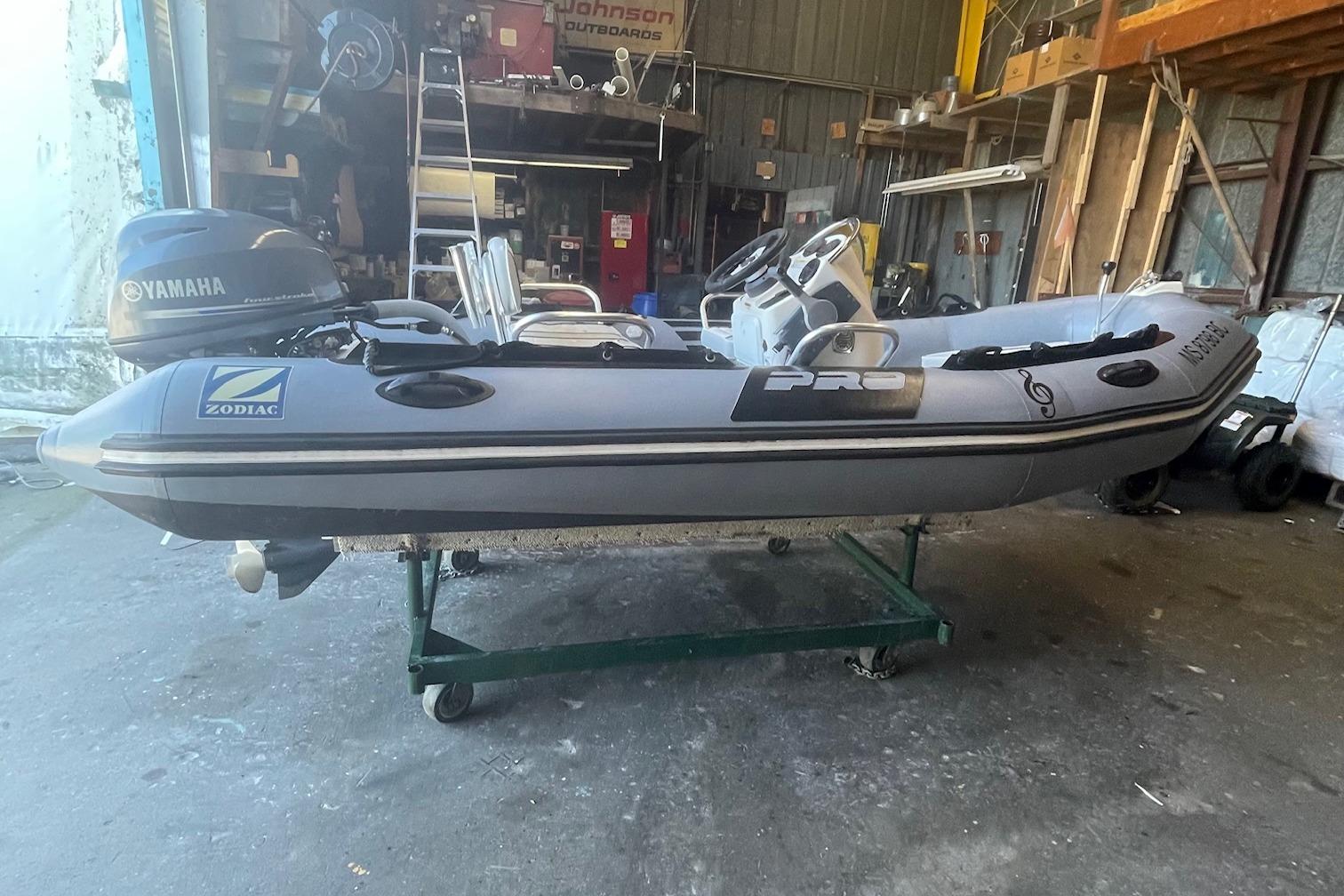 2014 Zodiac Bayrunner 420
